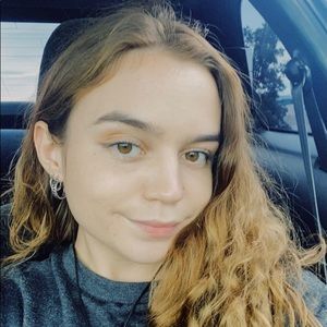 Meet your Posher, Chloe